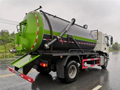 五方吸糞車的性能特點與應(yīng)用領(lǐng)域