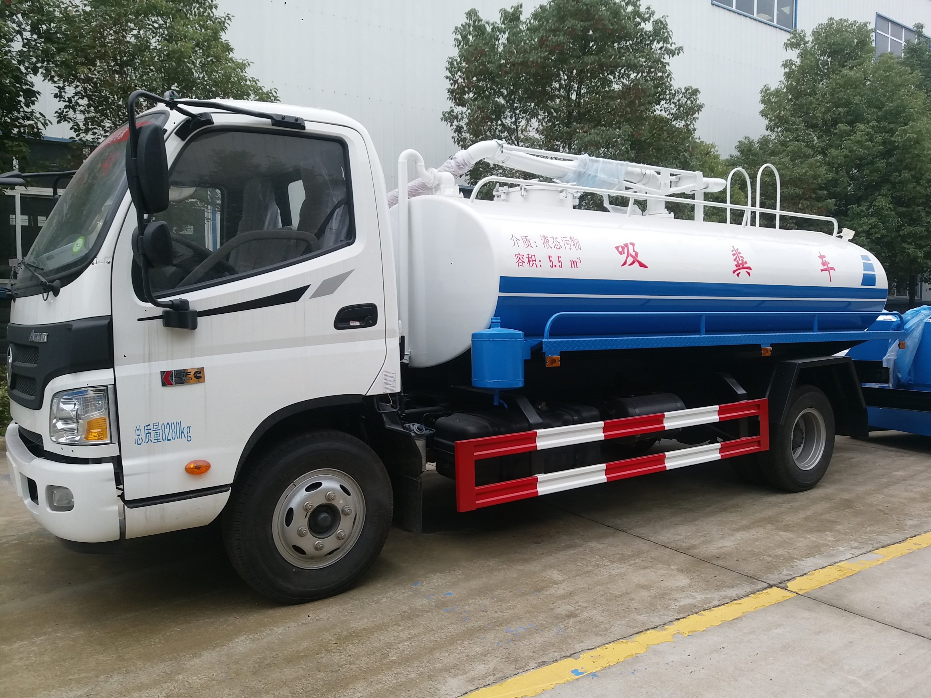 專業清潔，高效運輸——歐馬可吸糞車與多利卡車型高清圖集解析